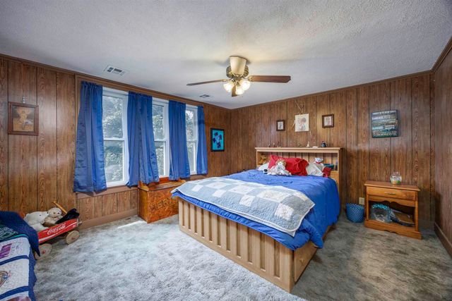 343 S Pine St, Howard, KS 67349