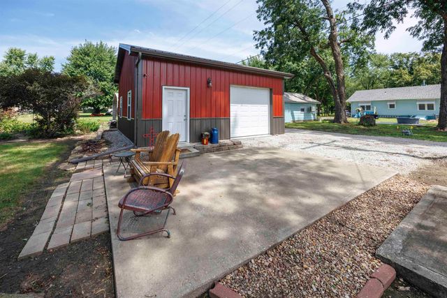 343 S Pine St, Howard, KS 67349