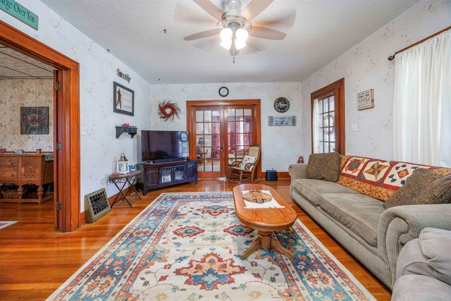 343 S Pine St, Howard, KS 67349