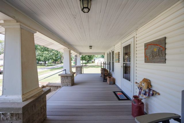 343 S Pine St, Howard, KS 67349