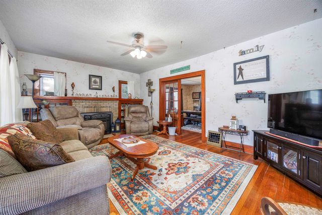 343 S Pine St, Howard, KS 67349