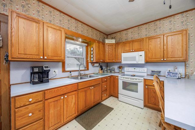 343 S Pine St, Howard, KS 67349