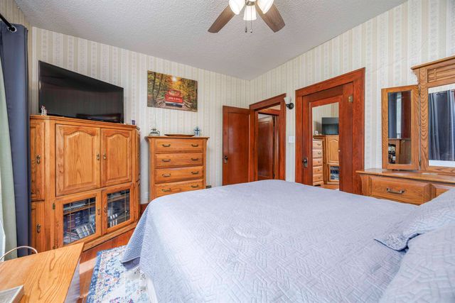 343 S Pine St, Howard, KS 67349