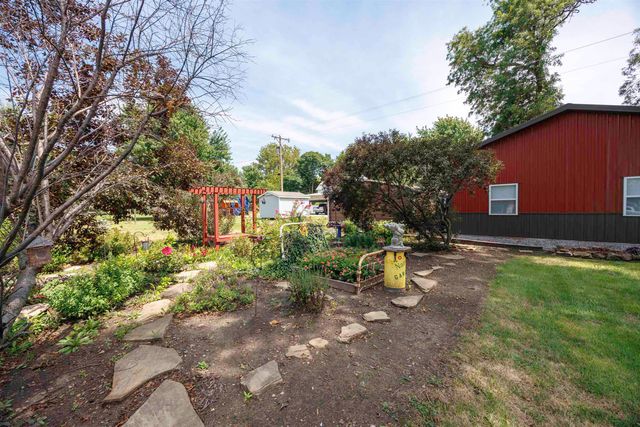 343 S Pine St, Howard, KS 67349