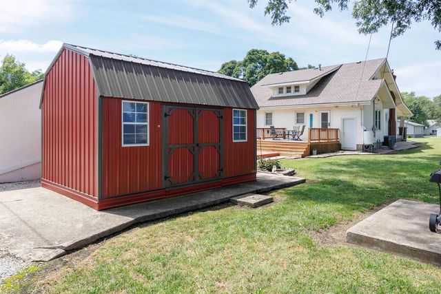 343 S Pine St, Howard, KS 67349