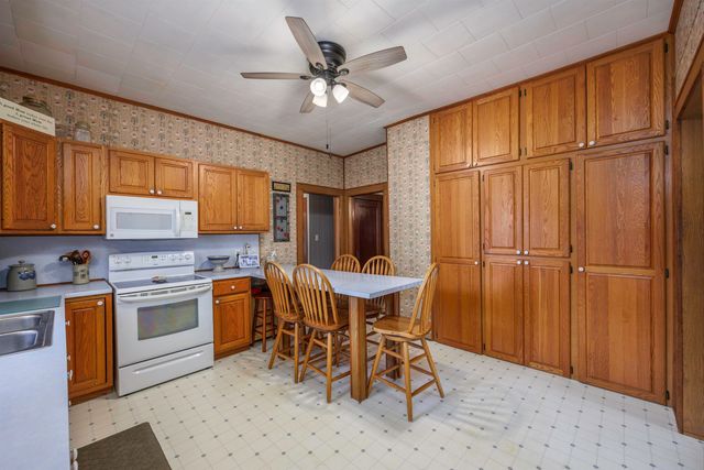 343 S Pine St, Howard, KS 67349