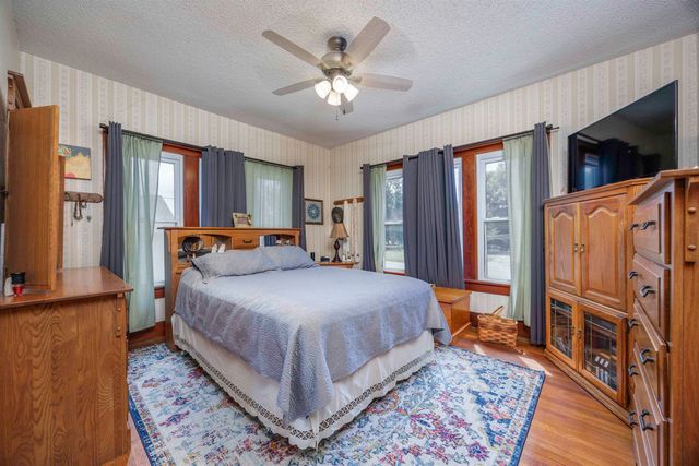 343 S Pine St, Howard, KS 67349