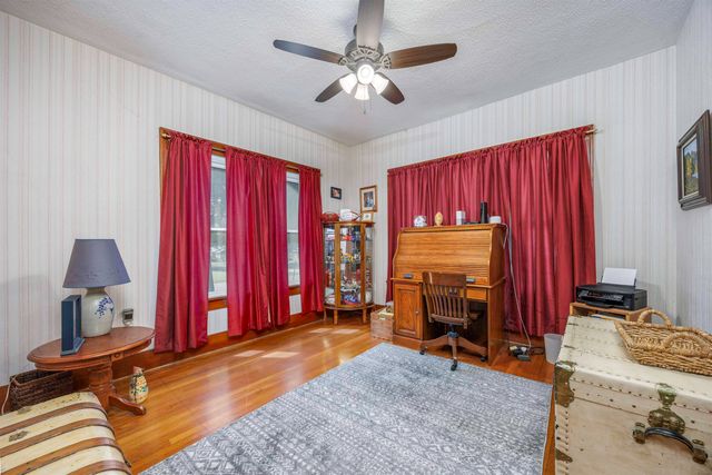 343 S Pine St, Howard, KS 67349