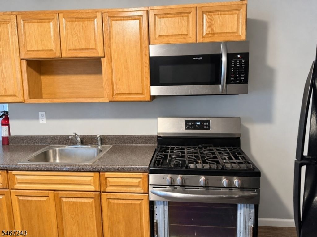 11 N Bridge St, Paterson City, NJ 07522 — photo 3
