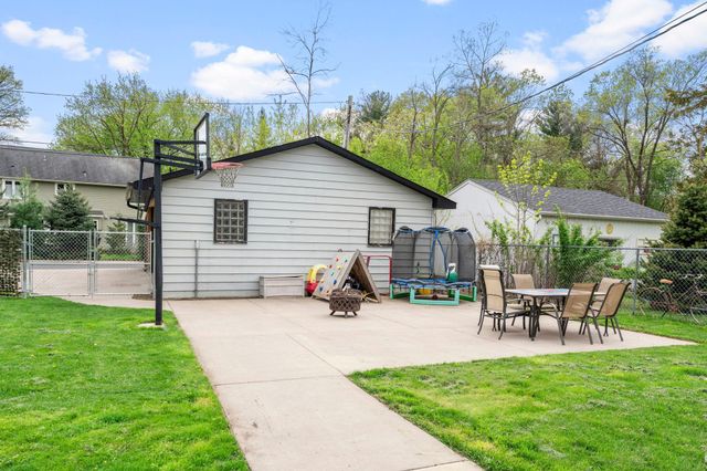 424 Oakwood Drive, Anoka, MN 55303