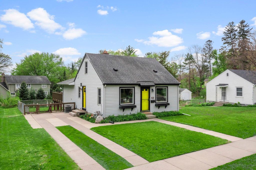 424 Oakwood Drive, Anoka, MN 55303