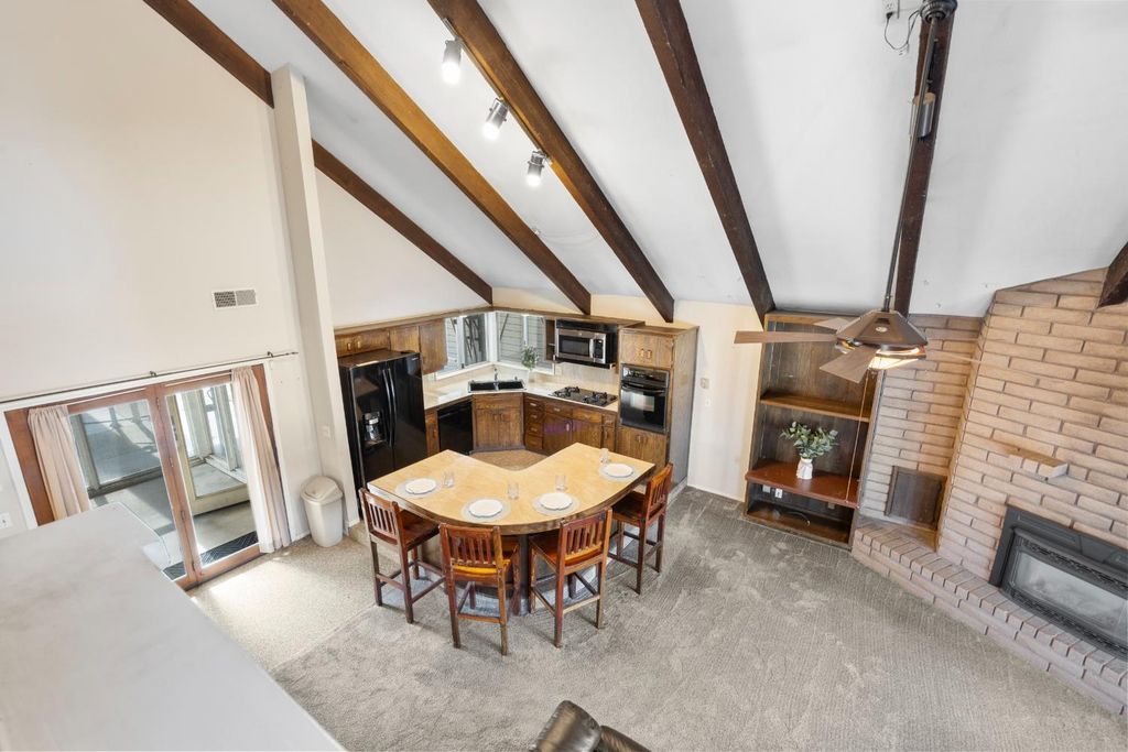 Image 15 of property listing at 1015 E Paradise Avenue, Visalia, CA 93592