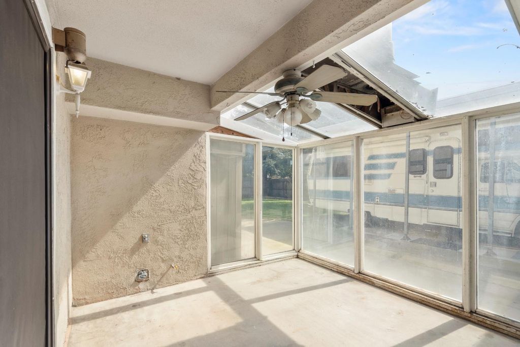 Image 21 of property listing at 1015 E Paradise Avenue, Visalia, CA 93592