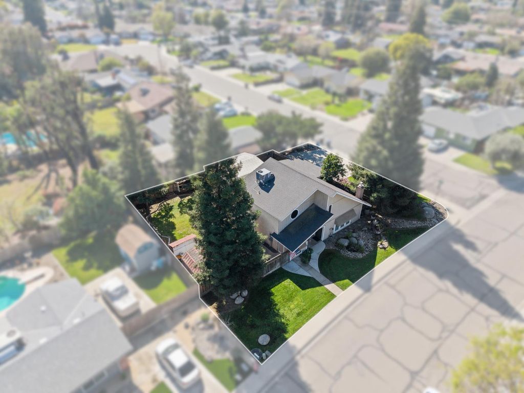 Image 29 of property listing at 1015 E Paradise Avenue, Visalia, CA 93592