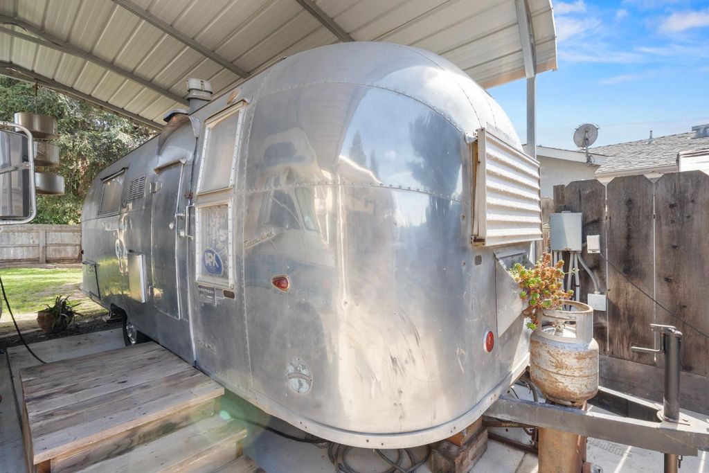 Image 30 of property listing at 1015 E Paradise Avenue, Visalia, CA 93592