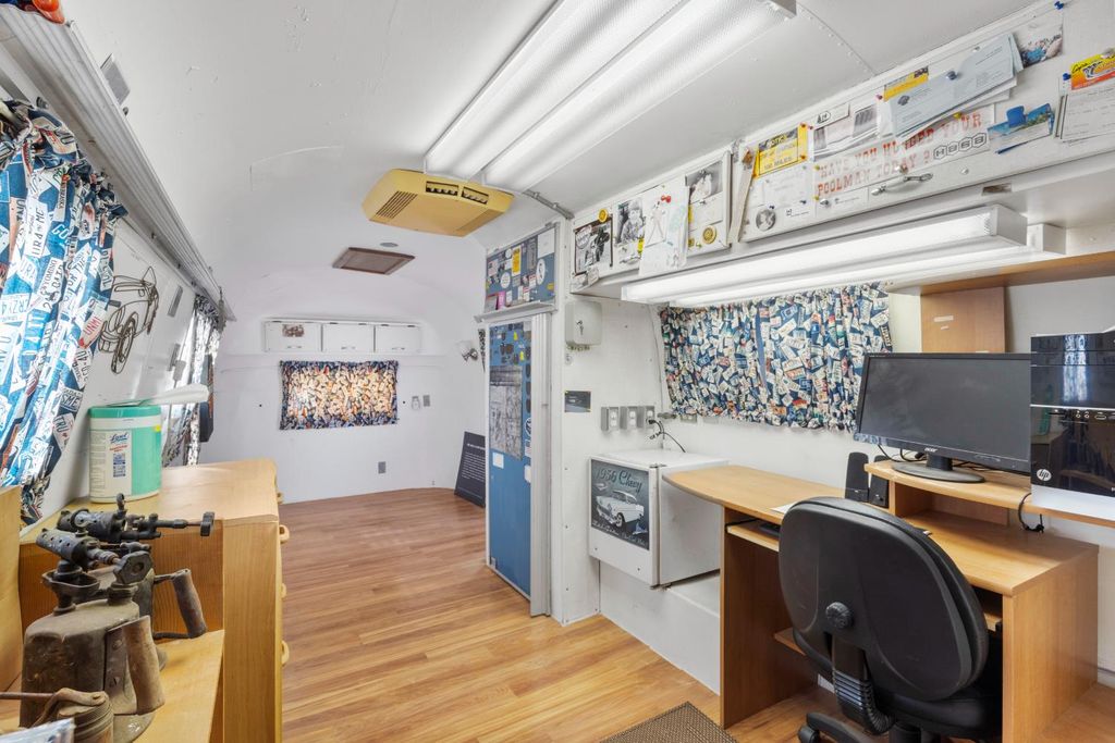 Image 32 of property listing at 1015 E Paradise Avenue, Visalia, CA 93592