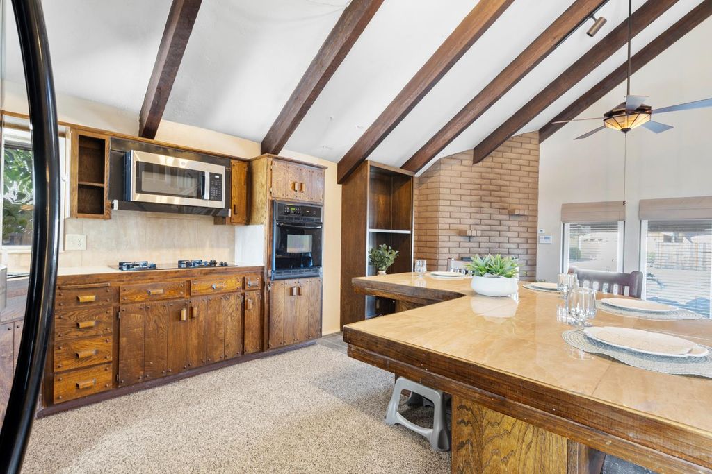 Image 5 of property listing at 1015 E Paradise Avenue, Visalia, CA 93592