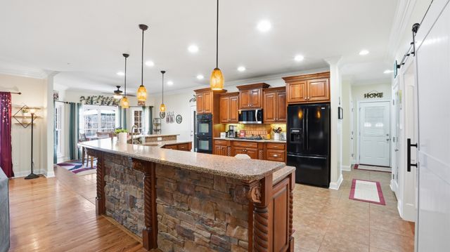 135 Vols Ln, Estill Springs, TN 37330