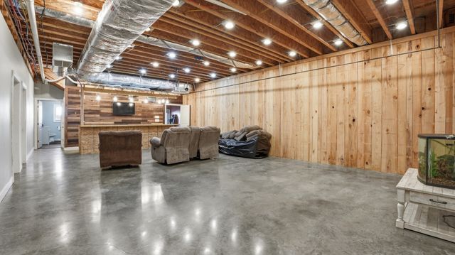 135 Vols Ln, Estill Springs, TN 37330