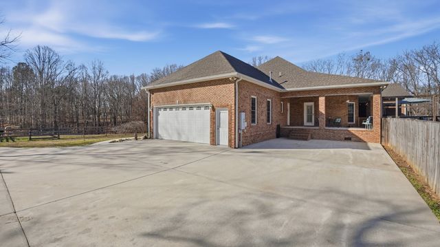 135 Vols Ln, Estill Springs, TN 37330