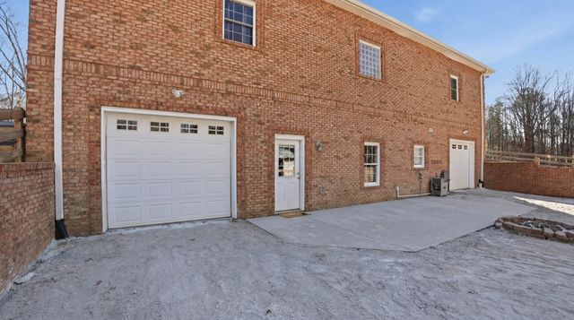 135 Vols Ln, Estill Springs, TN 37330