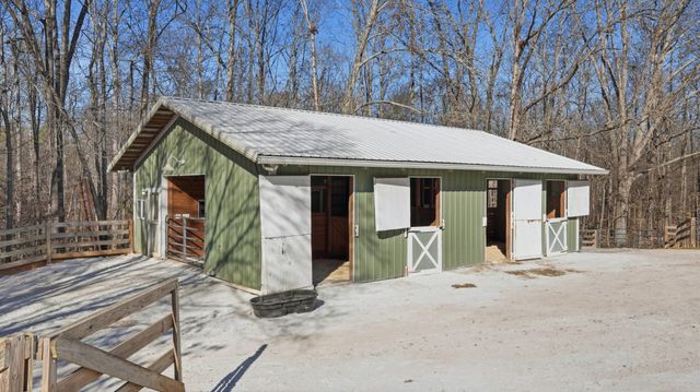 135 Vols Ln, Estill Springs, TN 37330