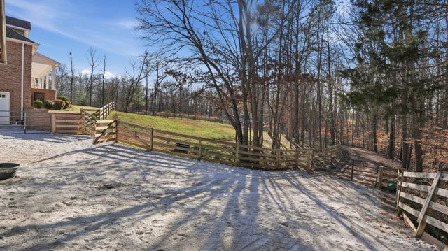 135 Vols Ln, Estill Springs, TN 37330