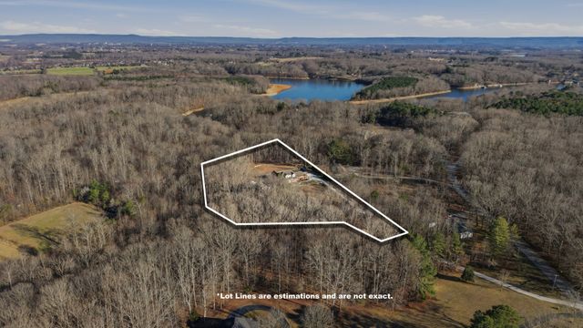 135 Vols Ln, Estill Springs, TN 37330