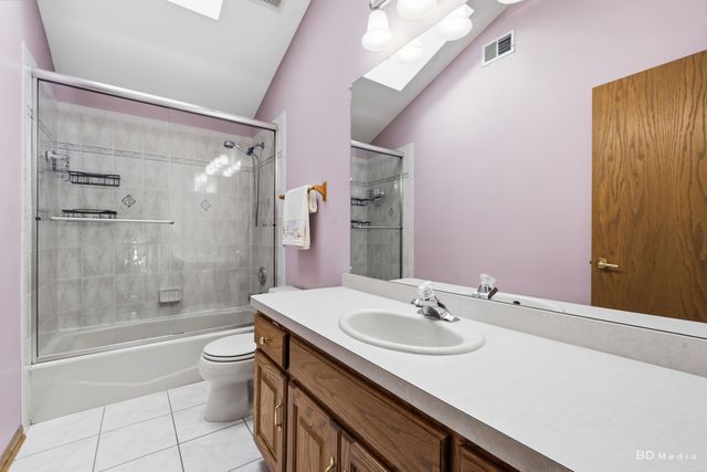 8707 Timbers Pointe Drive, Tinley Park, IL 60487