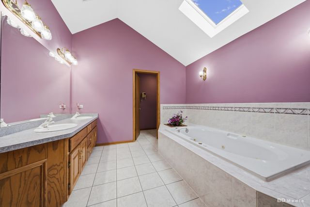 8707 Timbers Pointe Drive, Tinley Park, IL 60487