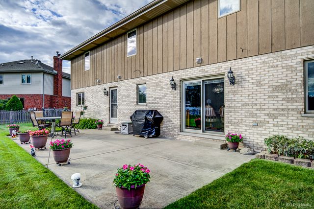 8707 Timbers Pointe Drive, Tinley Park, IL 60487
