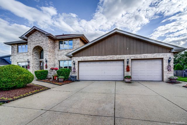 8707 Timbers Pointe Drive, Tinley Park, IL 60487