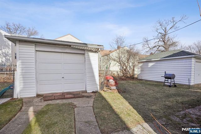 40 8th Street, Clifton, NJ 07011