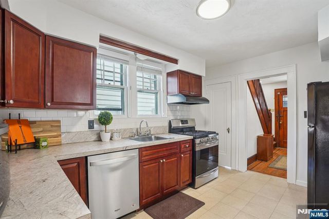 40 8th Street, Clifton, NJ 07011