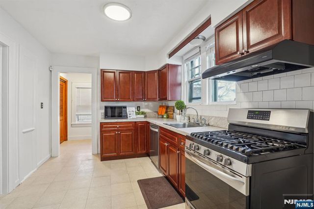 40 8th Street, Clifton, NJ 07011