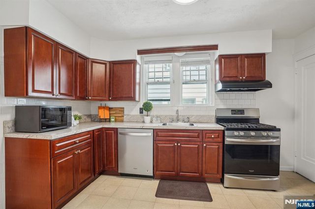 40 8th Street, Clifton, NJ 07011