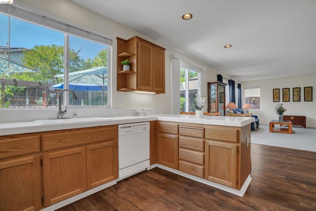 2068 Catalpa Way, Antioch, CA 94509