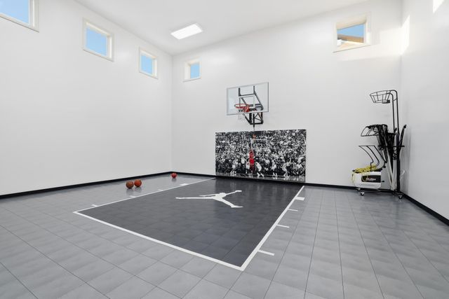 5425 Niagara Lane N, Plymouth, MN 55446