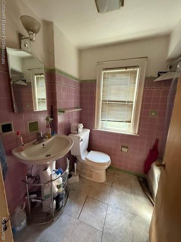 810 S Franklin Avenue, Flint, MI 48503