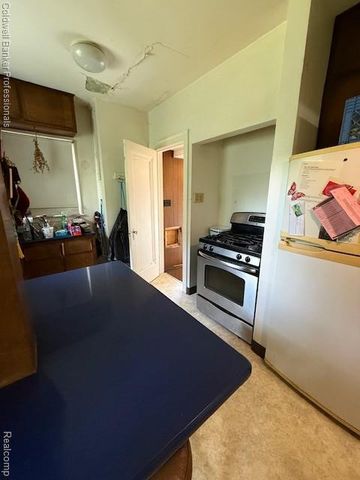 810 S Franklin Avenue, Flint, MI 48503