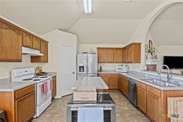 1516 Paint Brush Drive, Lockhart, TX 78644