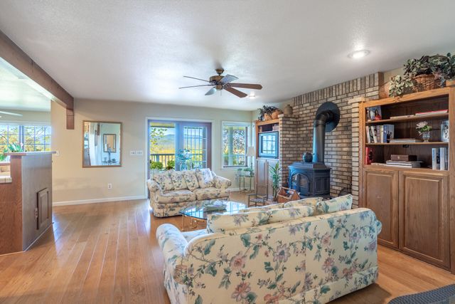 6050 Gleneagles Court, Redding, CA 96003