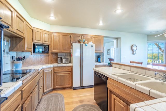 6050 Gleneagles Court, Redding, CA 96003