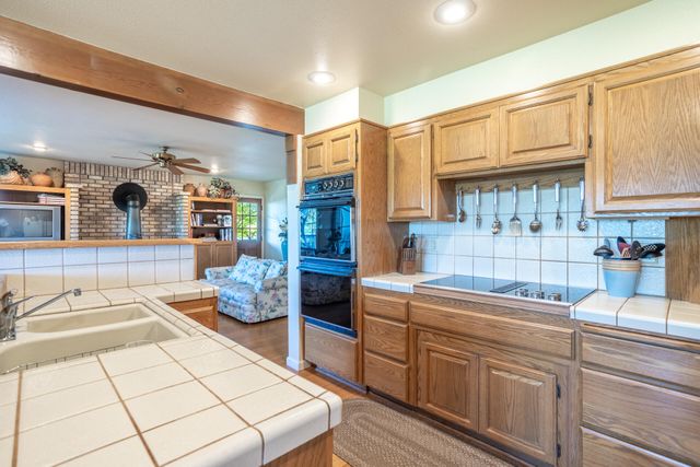 6050 Gleneagles Court, Redding, CA 96003