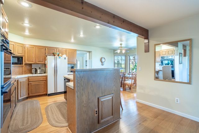 6050 Gleneagles Court, Redding, CA 96003