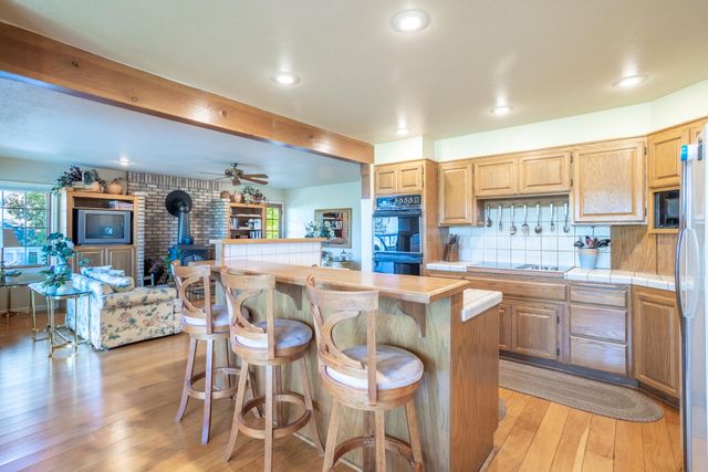 6050 Gleneagles Court, Redding, CA 96003