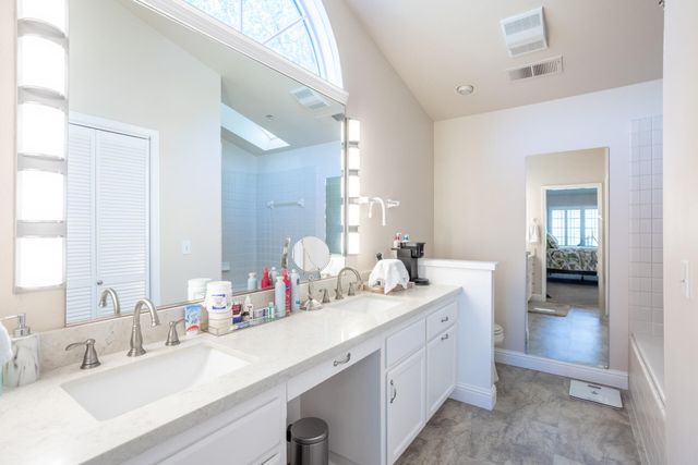 6050 Gleneagles Court, Redding, CA 96003