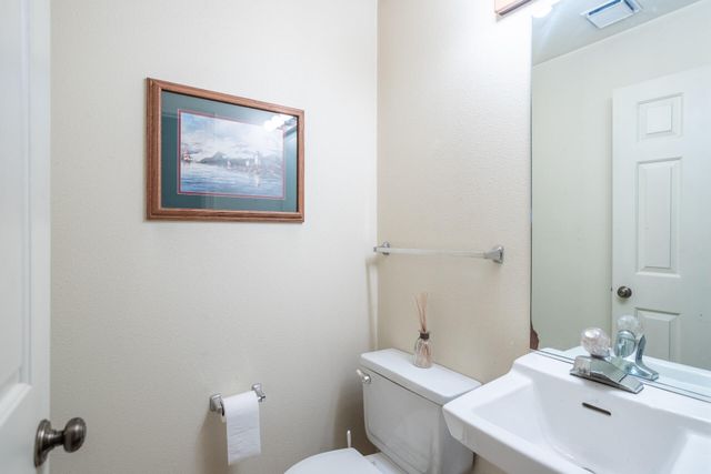 6050 Gleneagles Court, Redding, CA 96003