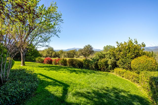 6050 Gleneagles Court, Redding, CA 96003