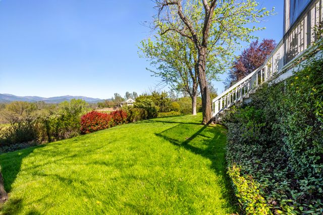 6050 Gleneagles Court, Redding, CA 96003